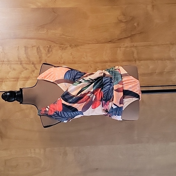 New One piece with matching wrap - Picture 2 of 9